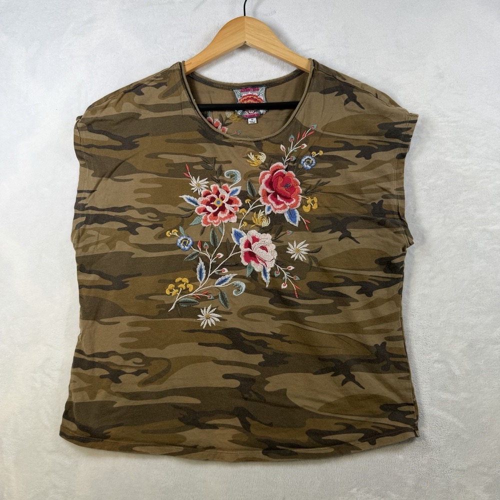 Johnny Was Assa Cap Sleeve Tee M Camo Floral Embroidered Cotton Top Boho
